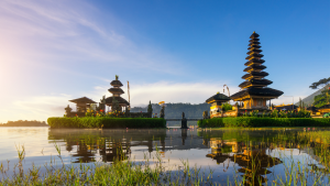 Menolak Menjadi "Di Mana Saja": Siasat Kosmetik Globalisasi dan Paradoks Overtourism di Bali