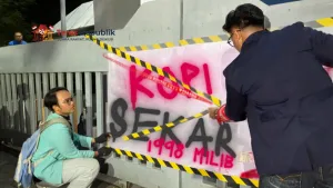 Menggugat Bom Waktu Fiskal: Membedah Ultimatums Mahasiswa, Ilusi Stabilitas, dan Anatomi Kebangkrutan Kedaulatan Rupiah