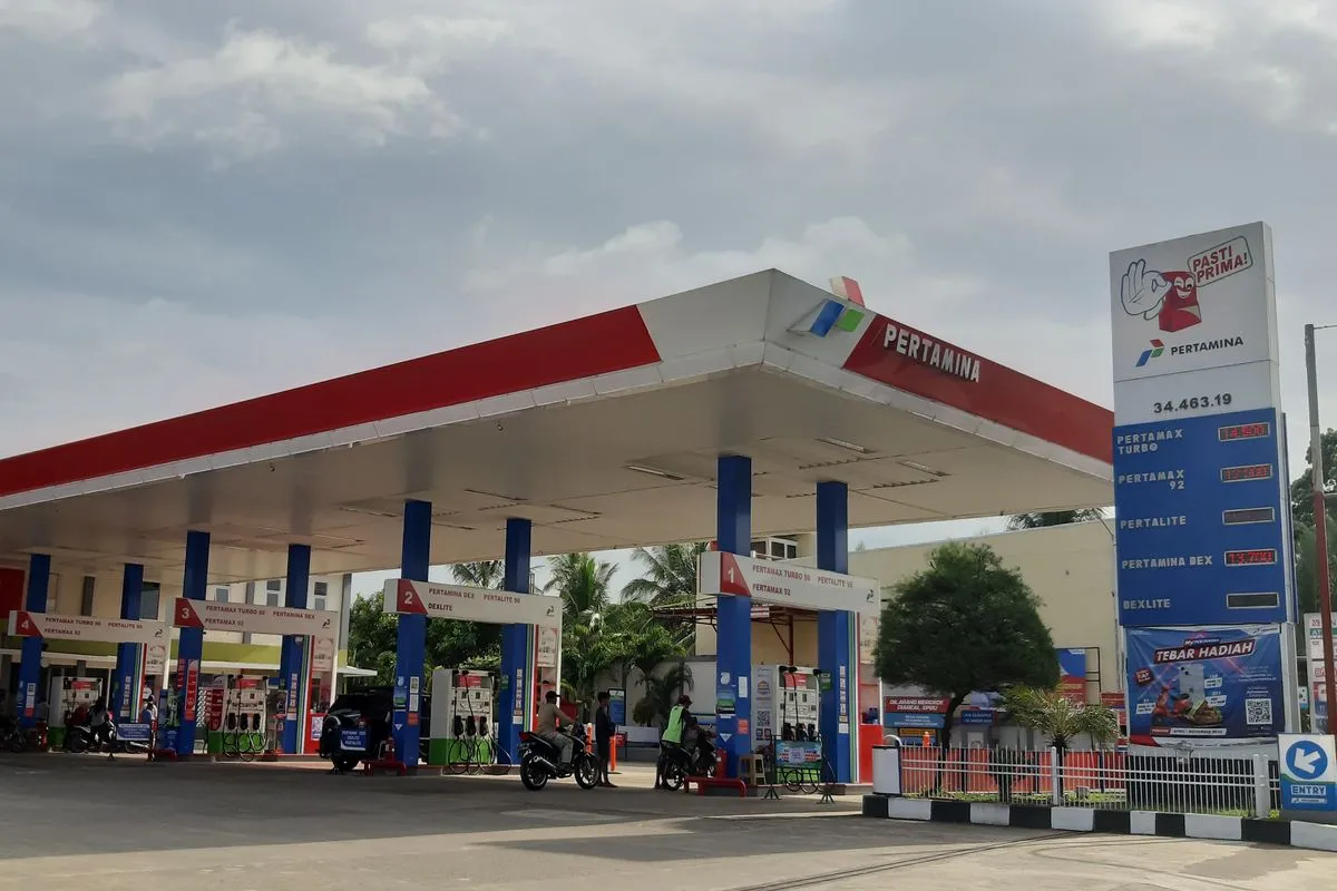 “Pertamax Turbo Turun, Kenapa Kita Tetap Susah Senyum?”