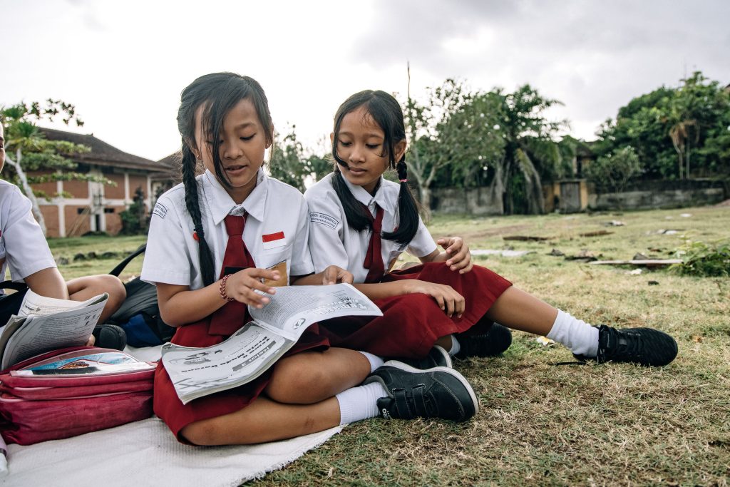 Penasaran tetapi Tertinggal, Terhubung tetapi Tanpa Bimbingan: Mengajak Anak Indonesia Berpikir seperti Detektif Data